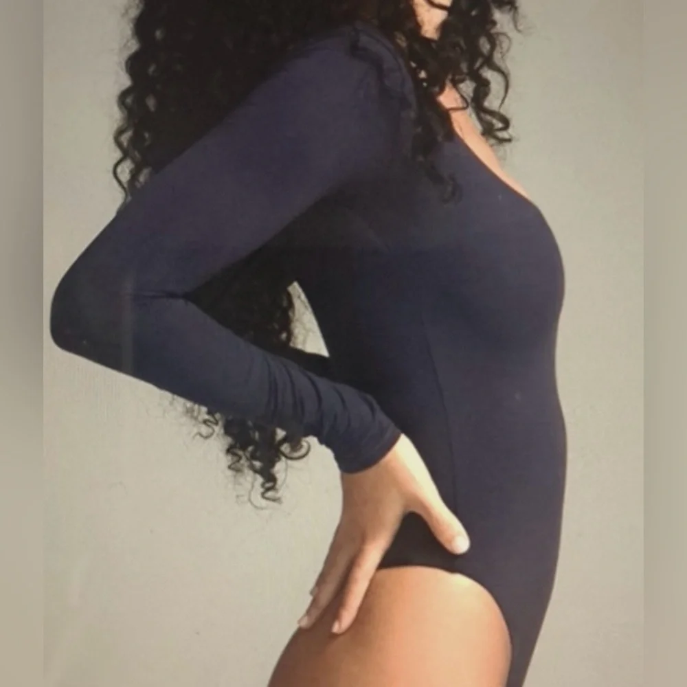 SKIMS Black Long Sleeve Scoop Neck Bodysuit Medium NWOB